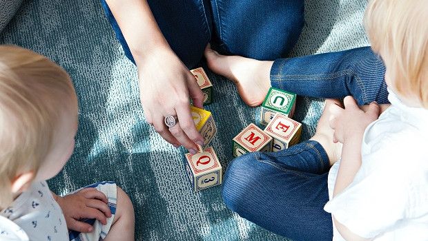 Au pair, Házvezető, Idősgondozó állások - Külföld - Homehelpers